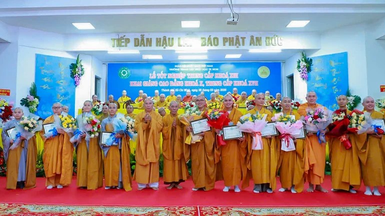 TP.HCM: Trường Trung cấp Phật học tổ chức Lễ tốt nghiệp khóa XIII và khai giảng các khóa mới