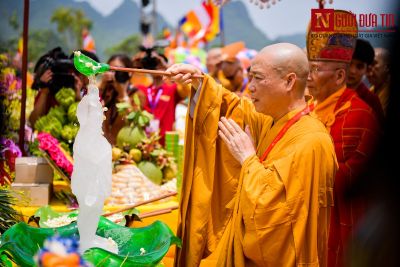 Phật giáo đề cao vô thần sao vẫn nhiều nghi lễ cúng?