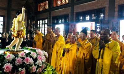 Vì sao Phật giáo chú trọng nghi lễ