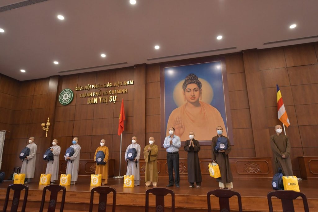 Thêm 50 Tăng Ni Phật tử TP.HCM  phát nguyện tham gia hỗ trợ  chăm sóc bệnh nhân Covid – 19