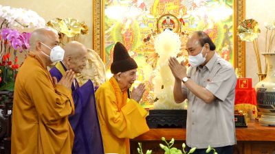 Chủ tịch nước Nguyễn Xuân Phúc thăm chùa Vĩnh Nghiêm