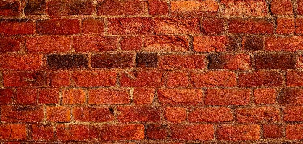 Hai viên gạch xấu xí