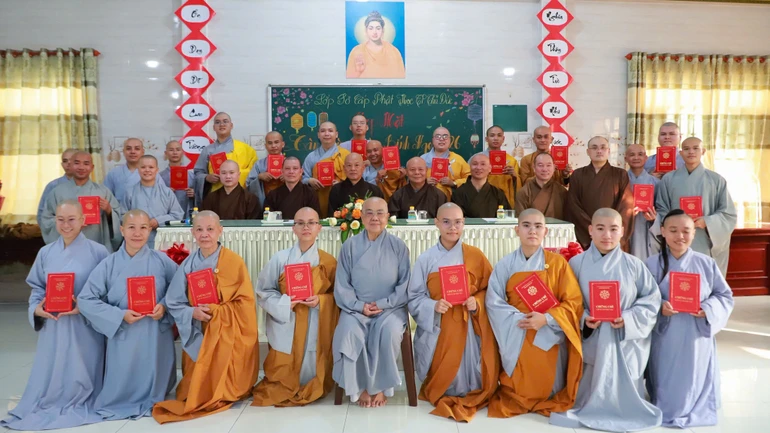 TP.HCM: Lễ tổng kết và mãn khóa Lớp Sơ cấp Phật học Thủ Đức