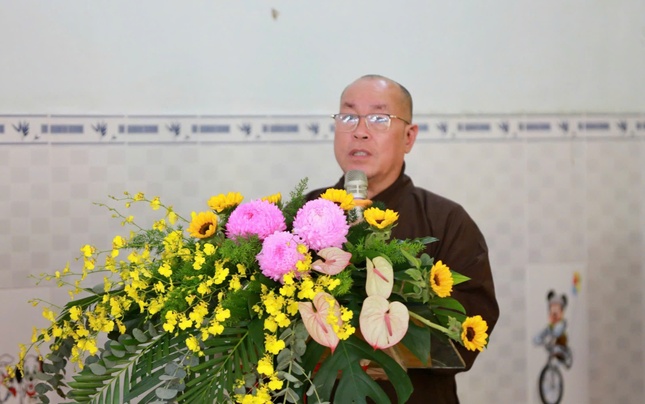 Thượng tọa Thích Đạt Đức phát biểu khai mạc