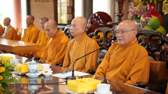 Trưởng lão Hòa thượng Thích Nhật Quang ban huấn từ