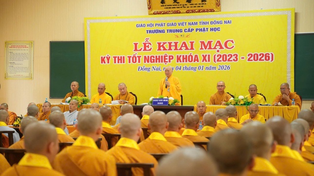 Hòa thượng Thích Phước Tú ban huấn từ