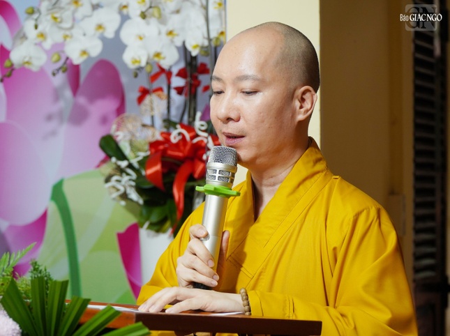 Thượng tọa Thích Nguyên Các báo cáo tổng kết khóa 15, niên khóa 2023-2025