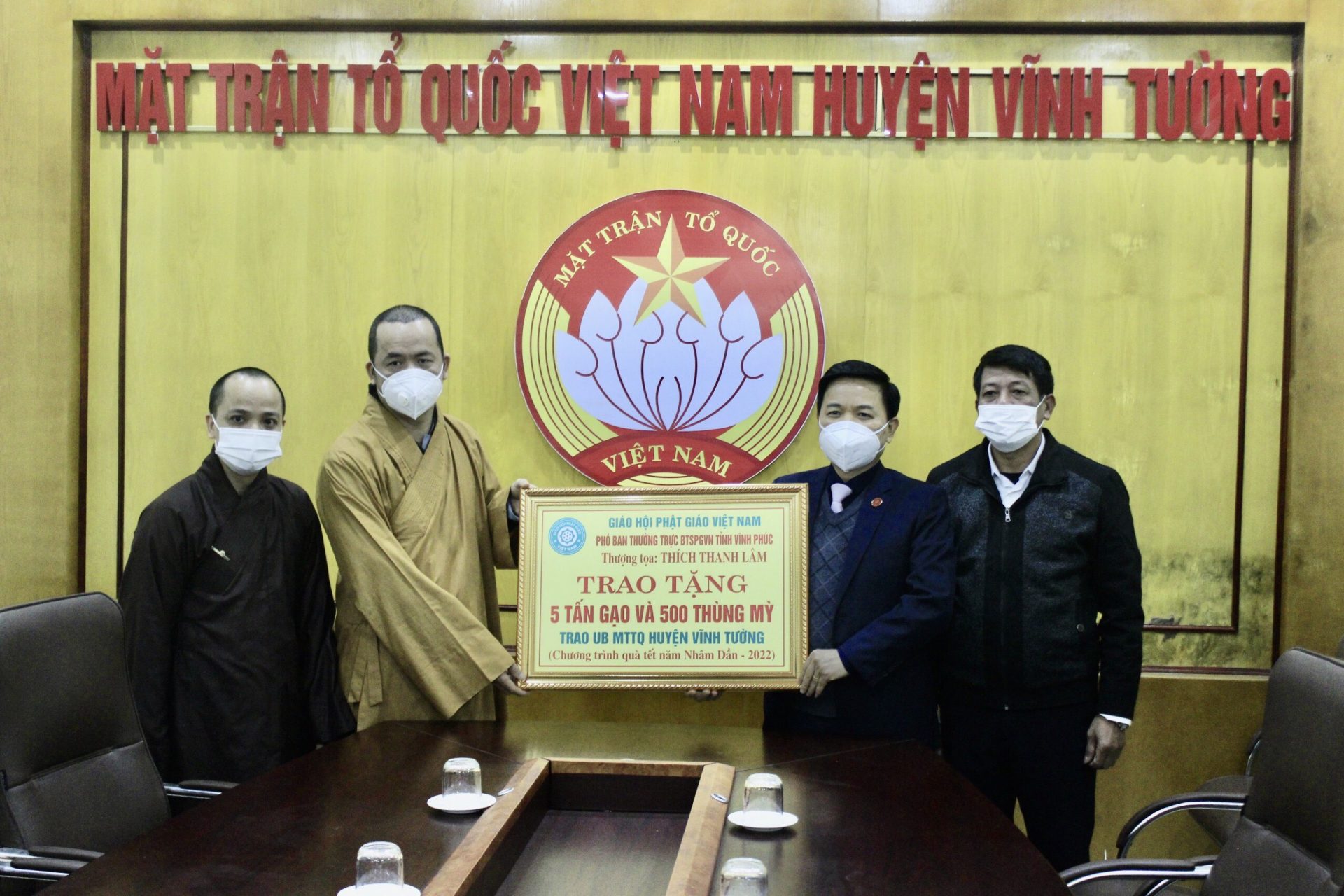 Vĩnh Phúc: Ban Trị sự GHPG tỉnh thăm Ủy ban MTTQVN huyện Vĩnh Tường và tặng quà ủng hộ “Chương trình Tết vì người nghèo Xuân Nhân Dần 2022”