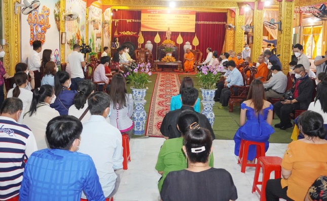 Ban Dân vận Trung ương chúc Tết cổ truyền đến chư Tăng, Phật tử Khmer tại TP.HCM ảnh 8