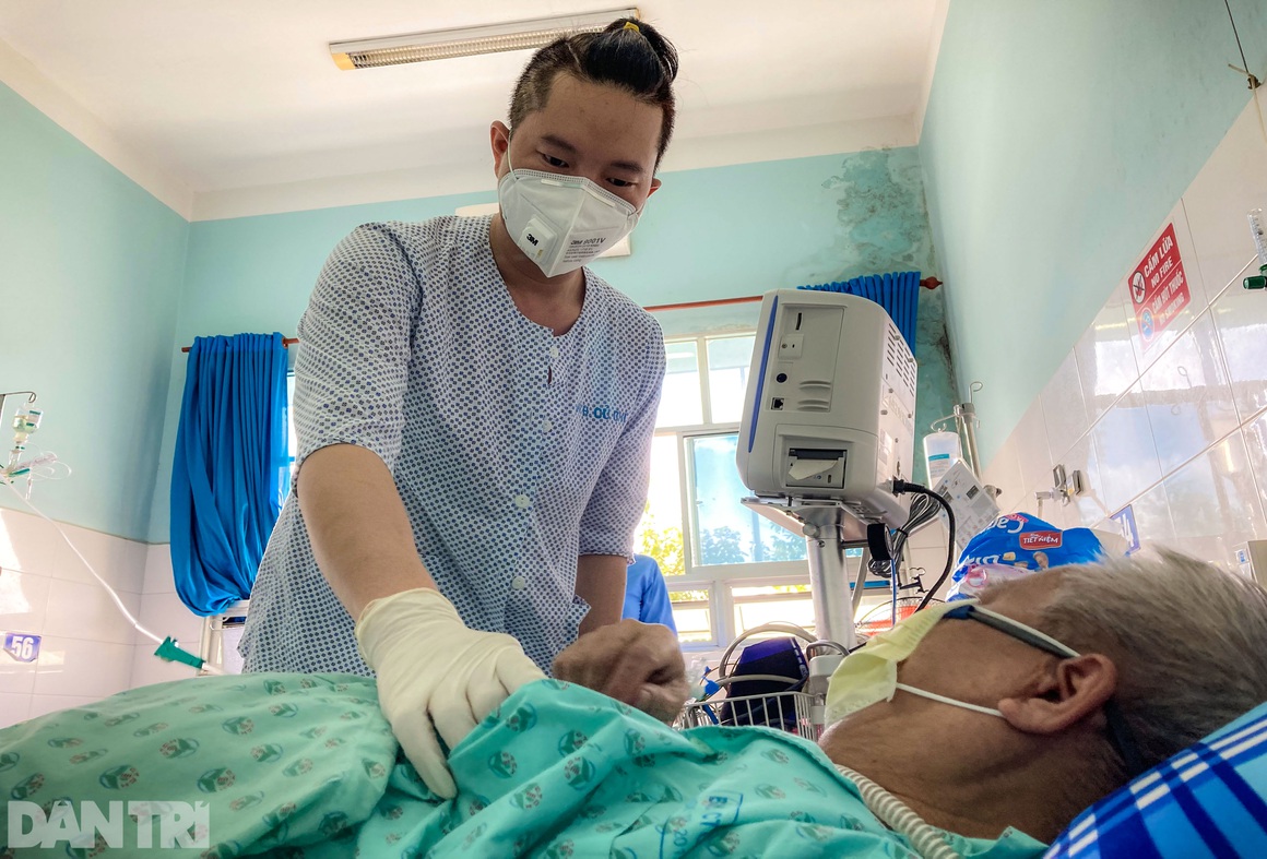 Chàng trai F0 xin làm lao công, gội đầu cho cả khoa điều trị Covid-19