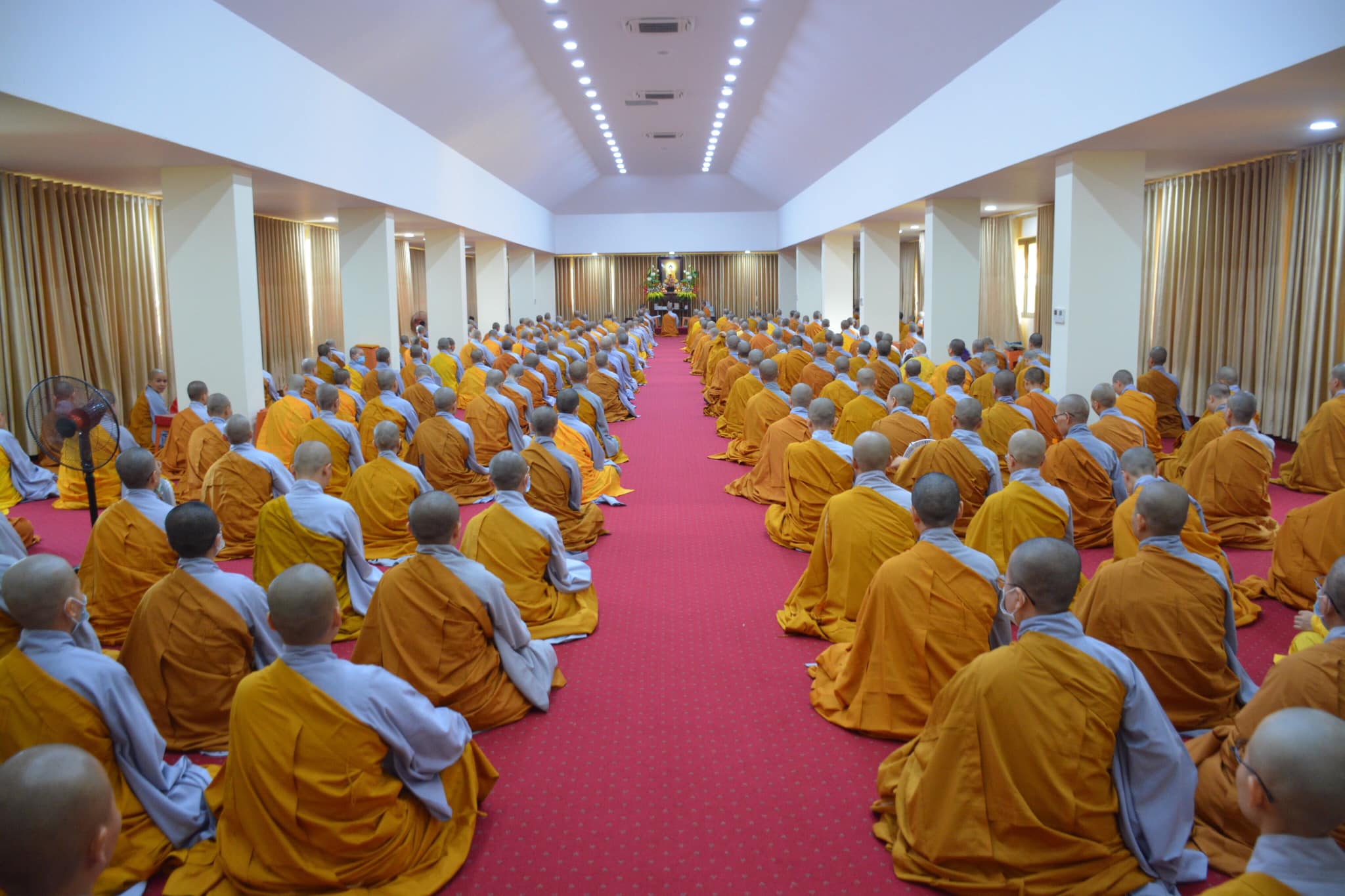 Các Học viện Phật giáo cấm túc an cư