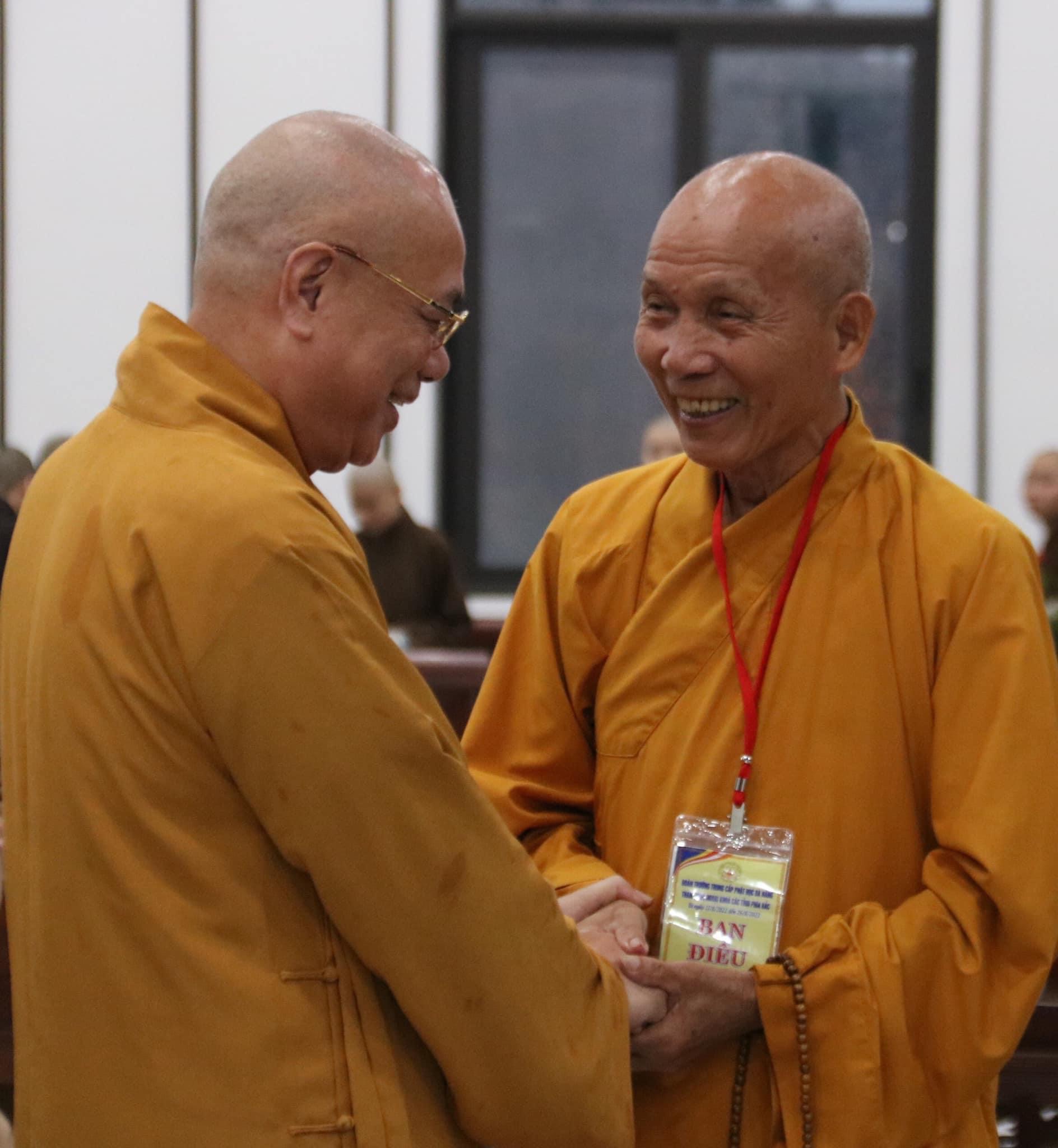 Ban Giám hiệu cùng Tăng Ni sinh Trường Trung cấp Phật học Đà Nẵng thăm Học viện