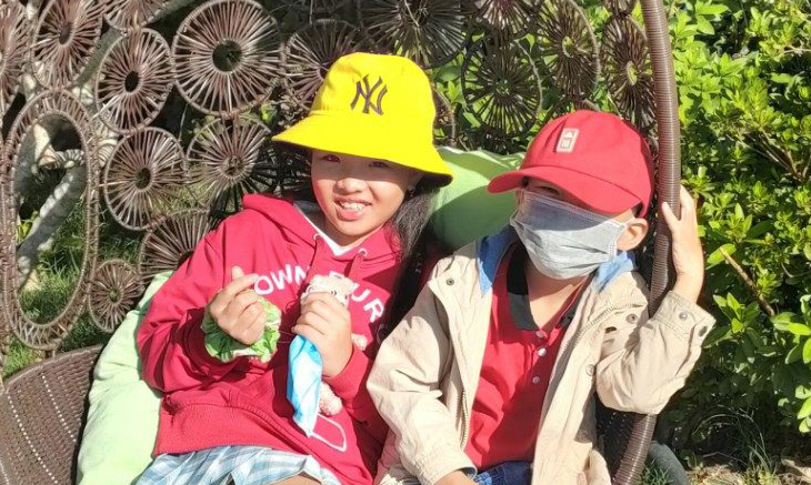 Hai em nhỏ ủng hộ 20 triệu đồng cho Quỹ Phòng chống Covid-19