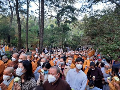 Phật giáo Long An: Tiếp tục chương trình “túi gạo tình nghĩa” cùng công an Tỉnh