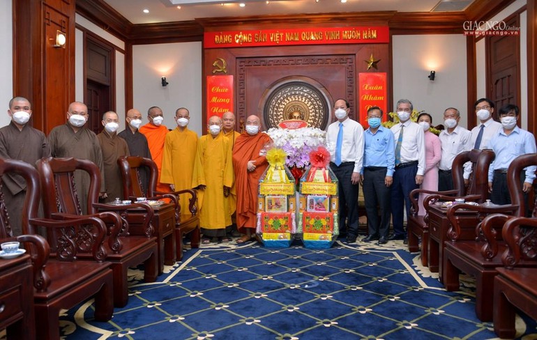 Ban Thường trực Ban Trị sự Phật giáo TP.HCM chúc Tết đến lãnh đạo Thành ủy và các cơ quan