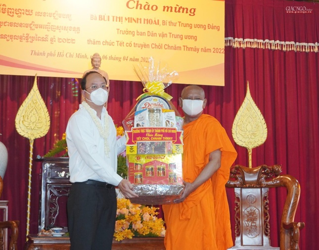 Ban Dân vận Trung ương chúc Tết cổ truyền đến chư Tăng, Phật tử Khmer tại TP.HCM ảnh 10