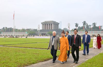 Lãnh đạo Đảng, Nhà nước và các đại biểu Quốc hội vào Lăng viếng Chủ tịch Hồ Chí Minh trước khai mạc kỳ họp thứ 8, Quốc hội khoá XV