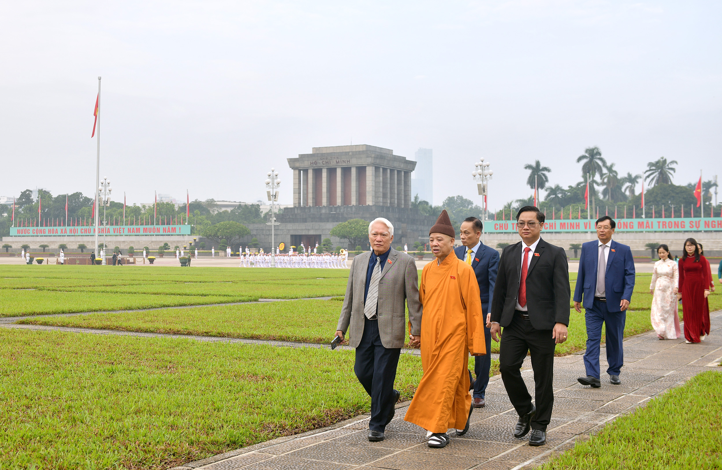Lãnh đạo Đảng, Nhà nước và các đại biểu Quốc hội vào Lăng viếng Chủ tịch Hồ Chí Minh trước khai mạc kỳ họp thứ 8, Quốc hội khoá XV