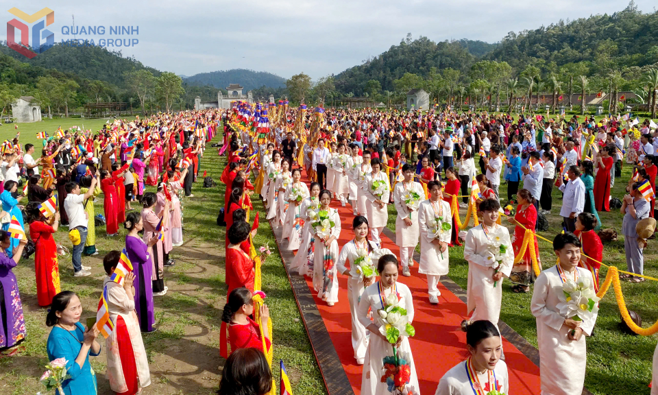 Dự kiến đến 28/5 sẽ có từ 500.000 đến 1 triệu lượt tăng ni, phật tử, nhân dân và du khách thập phương đến chiêm bái xá lợi Đức Phật tại Cung Trúc Lâm Yên Tử.