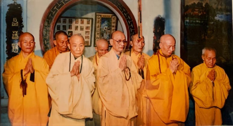 Ảnh vượt thời gian: Trung ương Giáo hội Vấn an Đức Pháp Chủ – Tổ Đồng Đắc