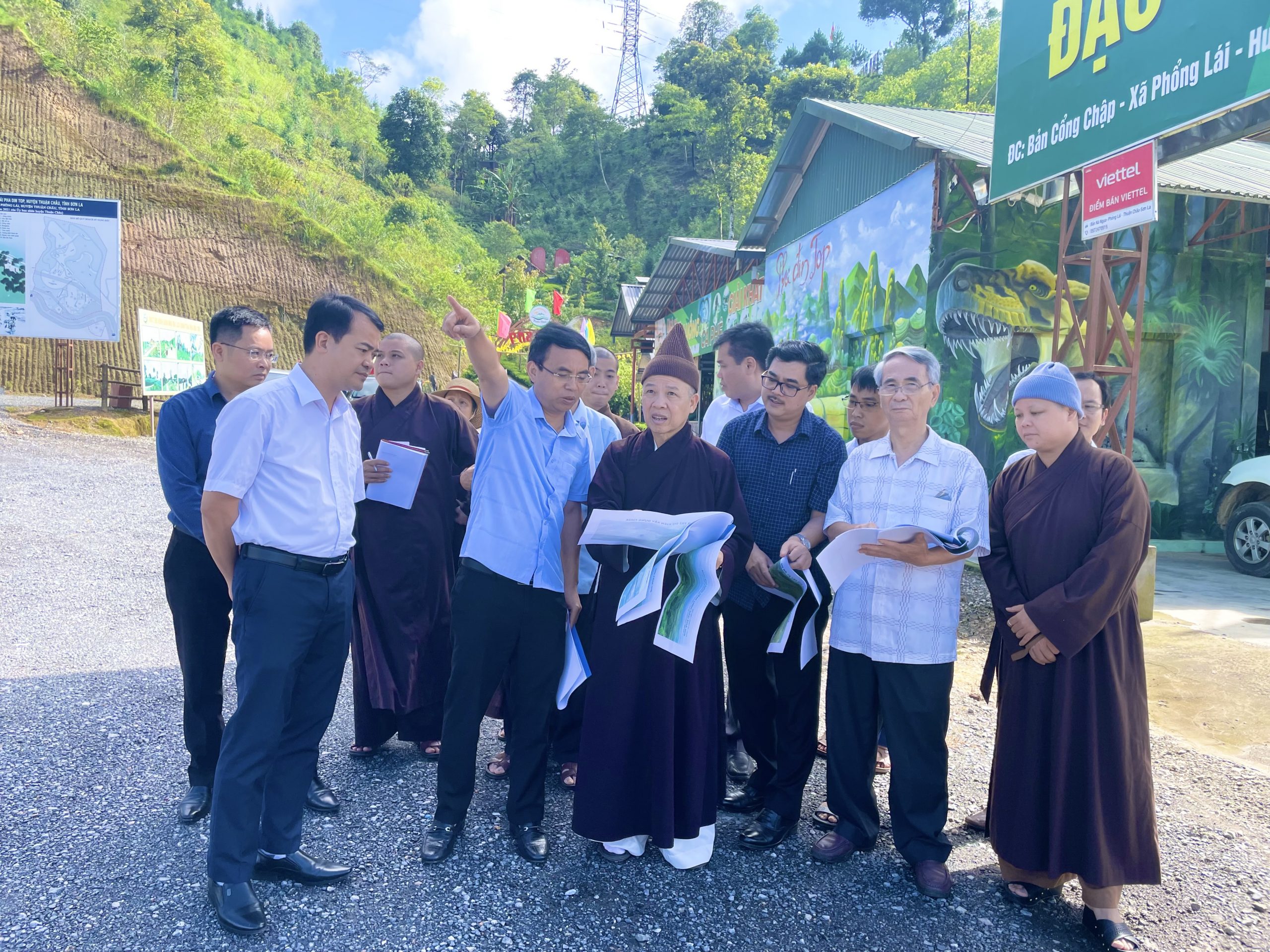 Hoà thượng Thích Thanh Quyết làm việc tại Sơn La