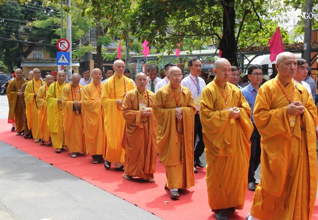 ... và chư tôn đức quang lâm lễ tưởng niệm