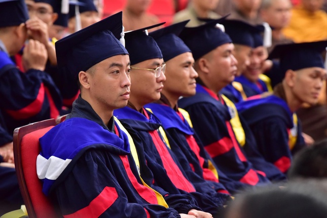 Học viện Phật giáo VN tại Huế kỷ niệm 25 năm thành lập, cấp phát văn bằng Cử nhân và Thạc sĩ ảnh 9