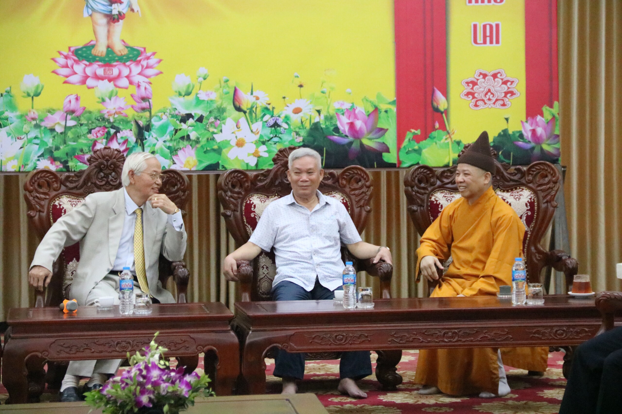 Ấm áp buổi gặp gỡ tri ân những người có nhiều cống hiến với Học viện nhân mùa Phật đản