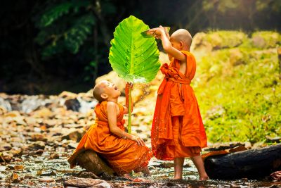 Vượt thoát buồn vui