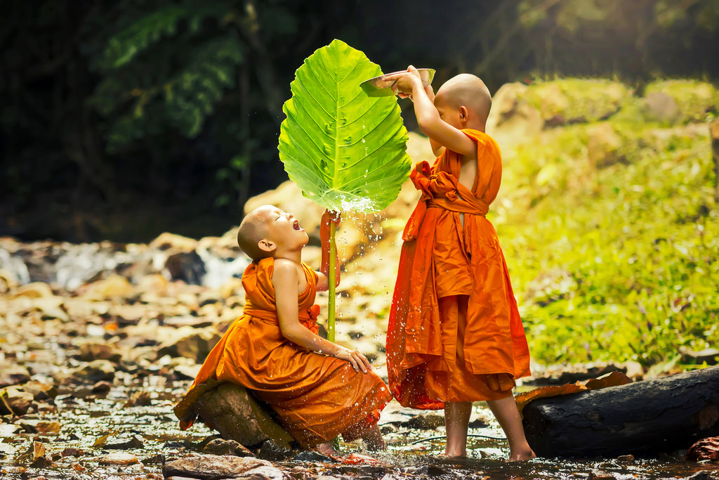 Vượt thoát buồn vui