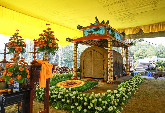 Lễ sơ dạ và trang thiết đài trà tỳ  Thiền sư Thích Nhất Hạnh