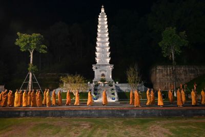 Trang nghiêm Lễ nhiễu Phật tại Học viện Phật giáo Việt Nam Hà Nội