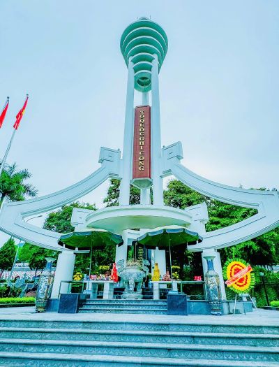 Dâng hương tưởng niệm tại Nghĩa trang Vị Xuyên – Hà Giang