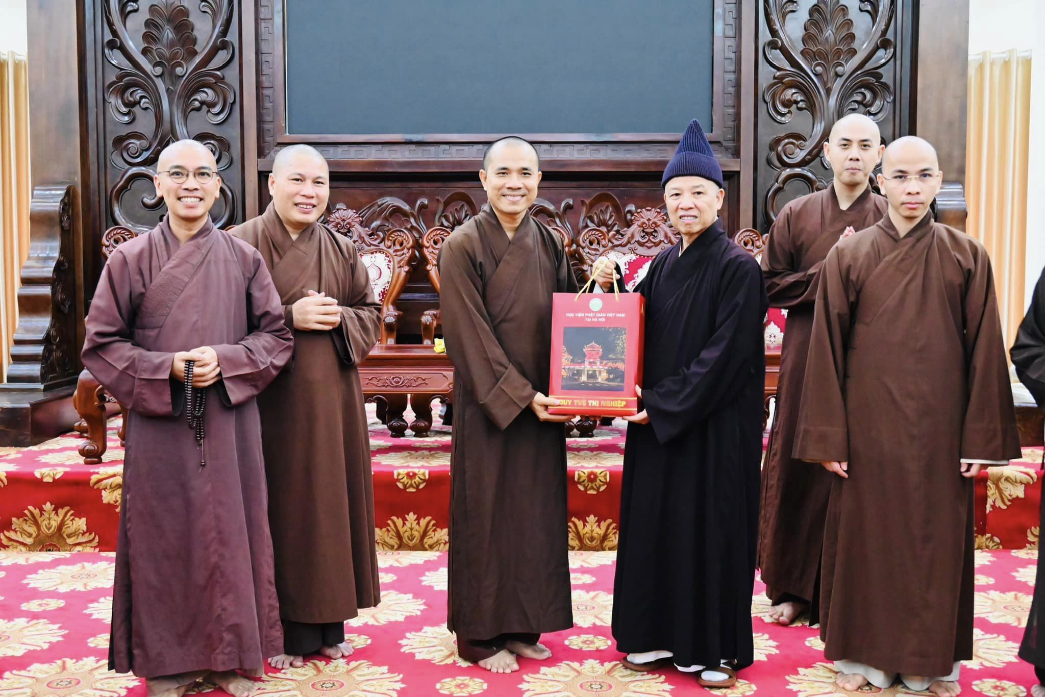 Chùa Hoằng Pháp – Hóc Môn thăm Học viện PGVN Hà Nội và trao tặng Quỹ Đào tạo Tăng tài “Ngộ Chân Tử” nhân dịp chuẩn bị khai giảng năm học mới 2024 -2025