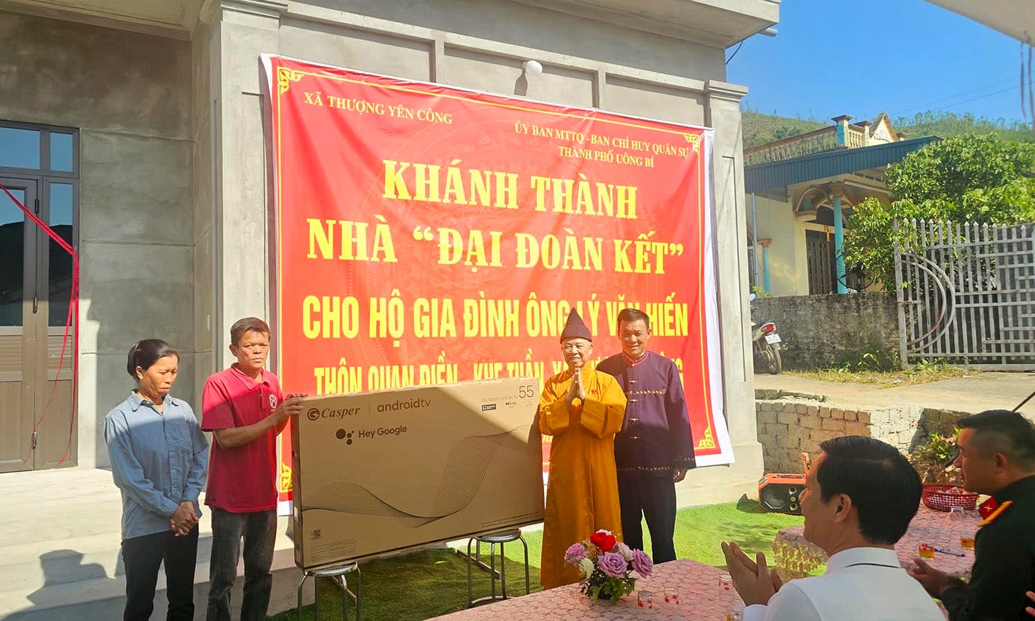 Quảng Ninh: Hoà thượng Thích Thanh Quyết dự ngày hội và trao nhà đại đoàn kết tại TP. Uông Bí