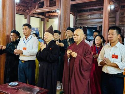 Hoà thượng Thích Thanh Quyết dâng hương khánh thành Đình làng Dược Thượng – Sóc Sơn.