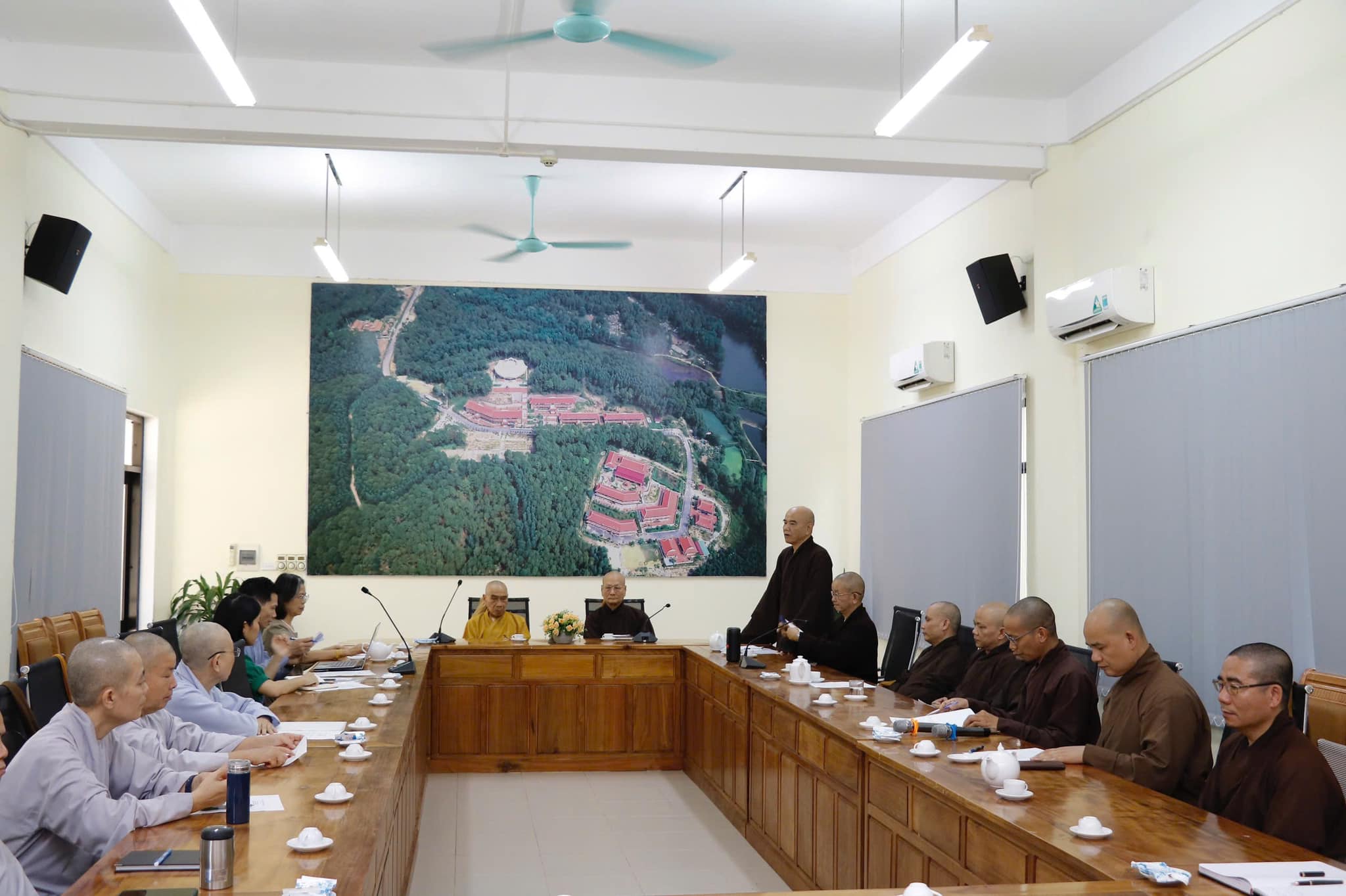 Học viện PGVN tại Huế: PHIÊN HỌP VỚI TRƯỜNG ĐẠI HỌC PHÚ XUÂN VÀ THỐNG NHẤT MỘT SỐ CHƯƠNG TRÌNH PHẬT SỰ QUAN TRỌNG CỦA HỌC VIỆN