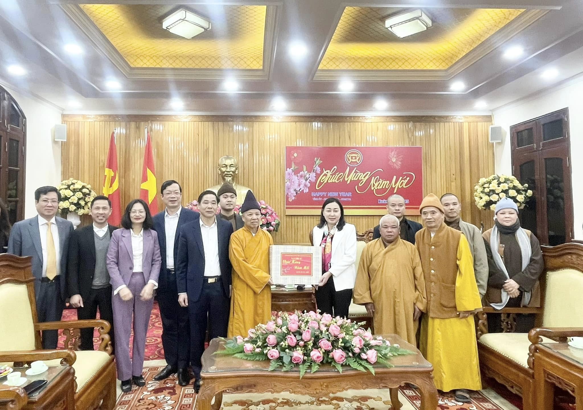 Đoàn Ban Trị sự Phật giáo tỉnh Hà Nam thăm và chúc tết Tỉnh uỷ, UBND, UB MTTQ tỉnh.