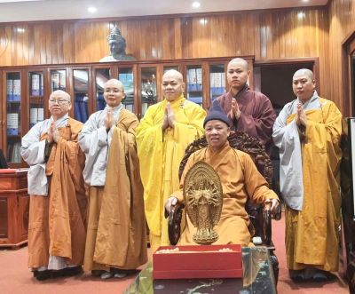 Chư Tôn đức Tăng Ni chùa Dược Thượng, Thị trấn Sóc Sơn kính lễ khánh tuế Hoà thượng Viện trưởng Thích Thanh Quyết nhân dịp năm mới xuân Ất Tỵ 2025