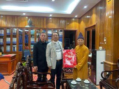 Ban Quản lý Khu di tích Đền Sóc tới thăm và chúc tết Hoà thượng Viện trưởng.