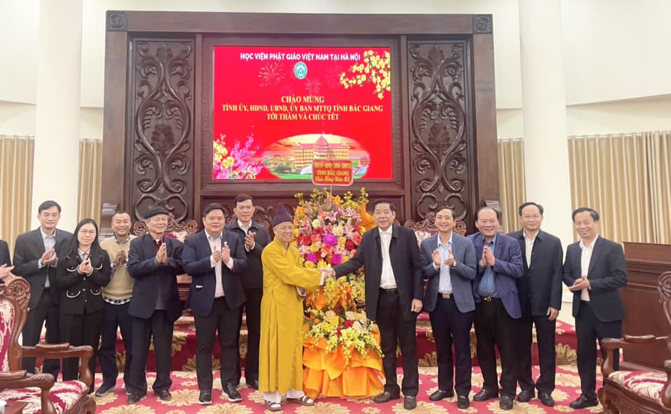 Tỉnh uỷ, HĐND, UBND, UB MTTQ tỉnh Bắc Giang thăm và chúc tết Hoà thượng Thích Thanh Quyết.