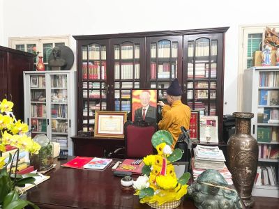 Hoà thượng Thích Thanh Quyết tới thắp hương cố Tổng Bí thư Nguyễn Phú Trọng tại tư gia.