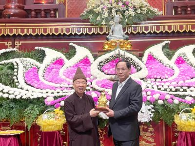 Phó Chủ tịch Quốc hội Trần Quang Phương về thăm và dâng hương tại Yên Tử.