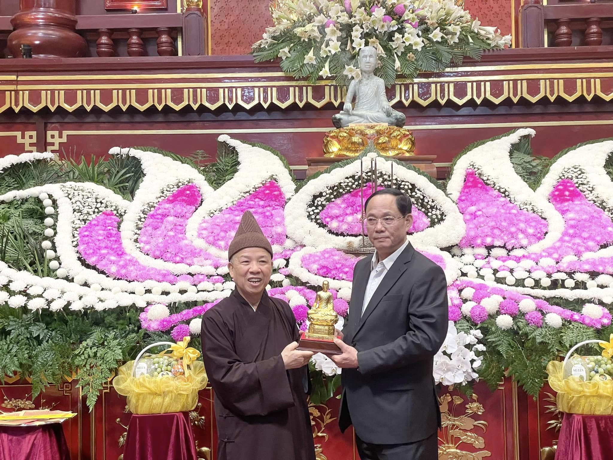 Phó Chủ tịch Quốc hội Trần Quang Phương về thăm và dâng hương tại Yên Tử.