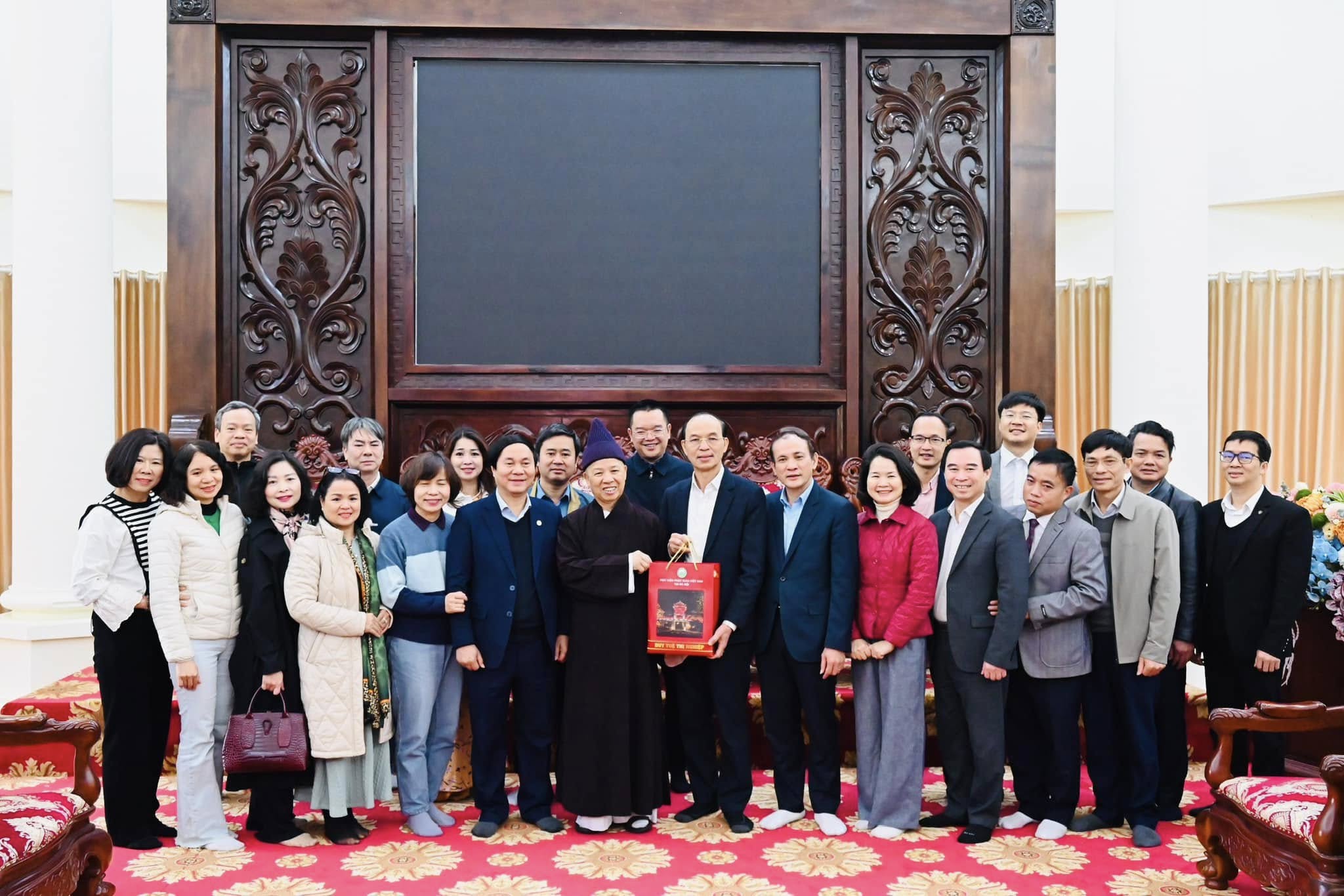 Quý Giáo sư, Tiến sĩ đoàn cán bộ, giảng viên Trường Đại học Thuỷ Lợi và Trường Giao thông Vận tải thăm Học viện và vấn an Hoà thượng Viện trưởng Thích Thanh Quyết cùng chư Tôn đức.