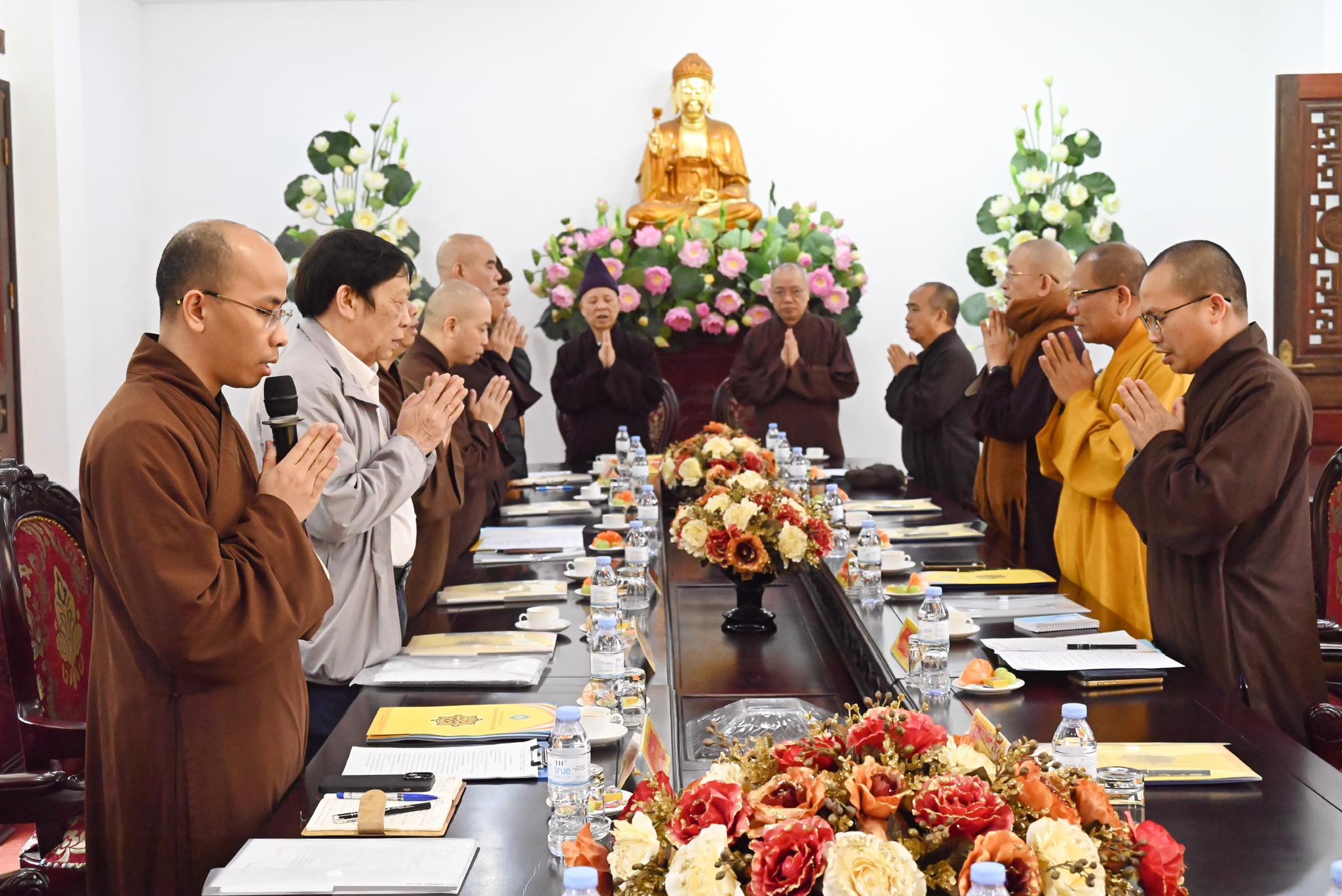 Học viện PGVN Hà Nội: Ban Giáo dục Phật giáo Trung ương tổ chức cuộc họp về việc thống nhất khung chương trình đào tạo hệ Cử nhân và Thạc sĩ Phật học, thảo luận những kế hoạch của Ban giáo dục Phật giáo Trung ương trong năm 2025.