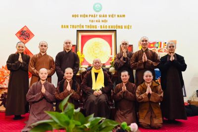 Hoà thượng Thích Thái Hòa thăm và khuyến tấn quý thầy phụ trách Thư viện và truyền thông Học viện PGVN Hà Nội.