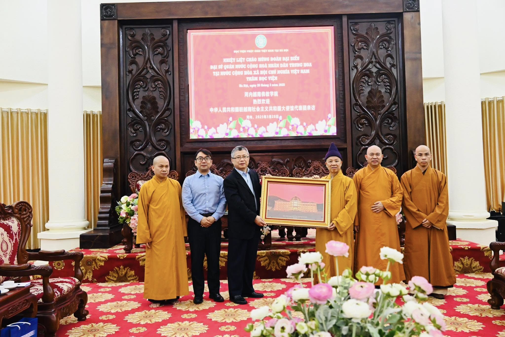 Phái đoàn Đại sứ quán Cộng hoà Nhân dân Trung Hoa tại Nhà nước Việt Nam thăm Học viện PGVN tại Hà Nội.