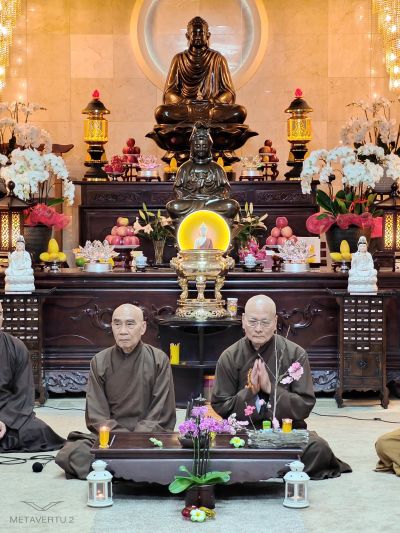 Hoà thượng Viện trưởng gặp mặt chư Tôn đức và thăm cựu Tăng Ni sinh Học viện PGVN tại Huế đang tu học và hoằng pháp tại Hoa Kỳ