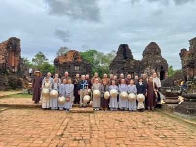 Học viện PGVN tại Huế: Học viên Cao học khóa IV học tập thực tế tại tỉnh Quang Nam và Thành phố Đà Nẵng